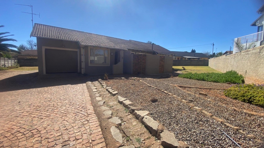 3 Bedroom Property for Sale in Crystal Park Gauteng