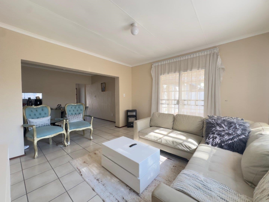 To Let 3 Bedroom Property for Rent in Garsfontein Gauteng