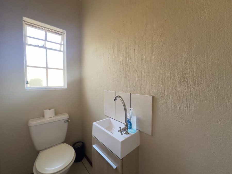 To Let 3 Bedroom Property for Rent in Garsfontein Gauteng