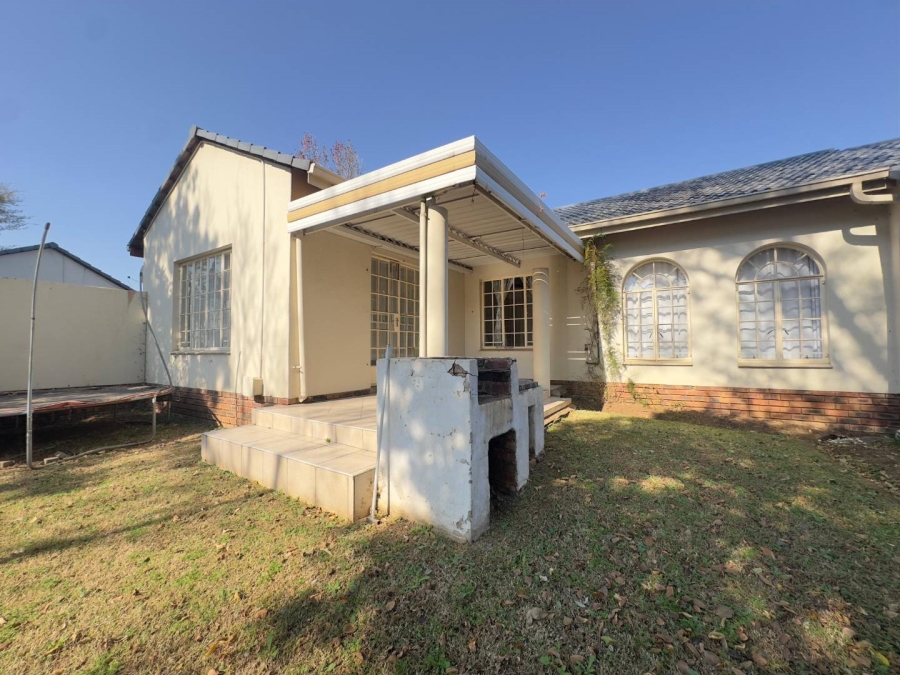 To Let 3 Bedroom Property for Rent in Garsfontein Gauteng