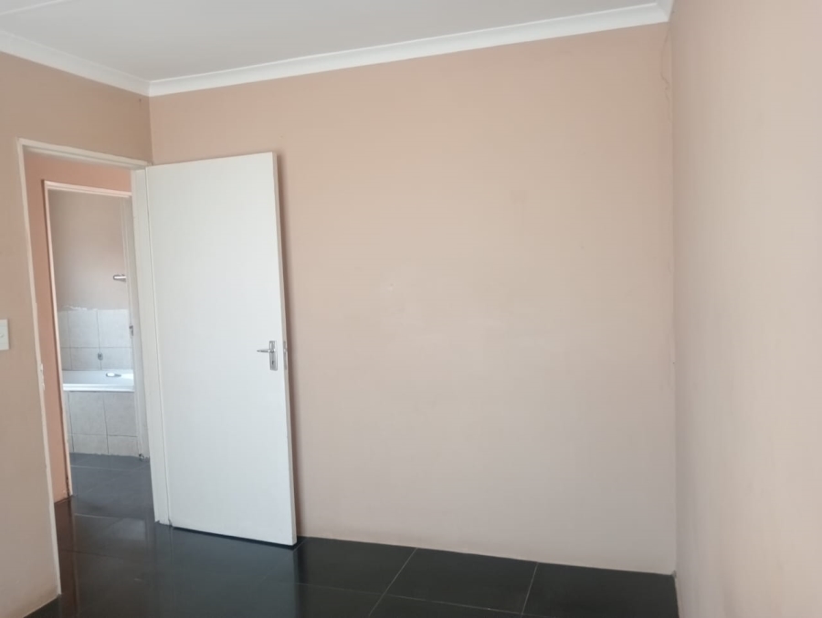 2 Bedroom Property for Sale in Fleurhof Gauteng