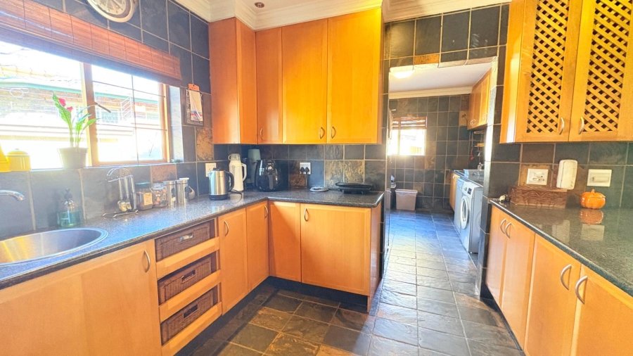 3 Bedroom Property for Sale in Eldoraigne Gauteng