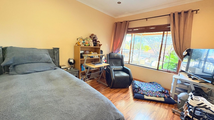 3 Bedroom Property for Sale in Eldoraigne Gauteng