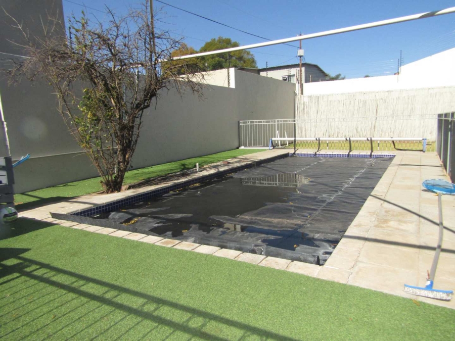5 Bedroom Property for Sale in Percelia Estate Gauteng