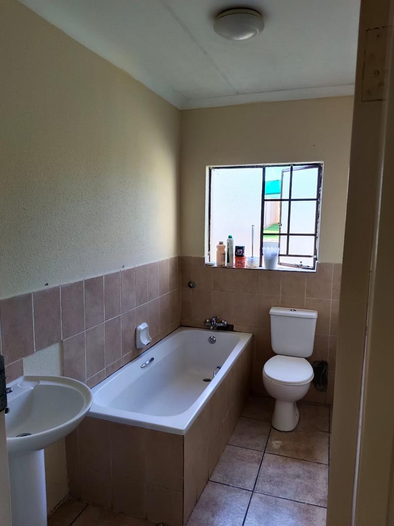 3 Bedroom Property for Sale in Corlett Gardens Gauteng