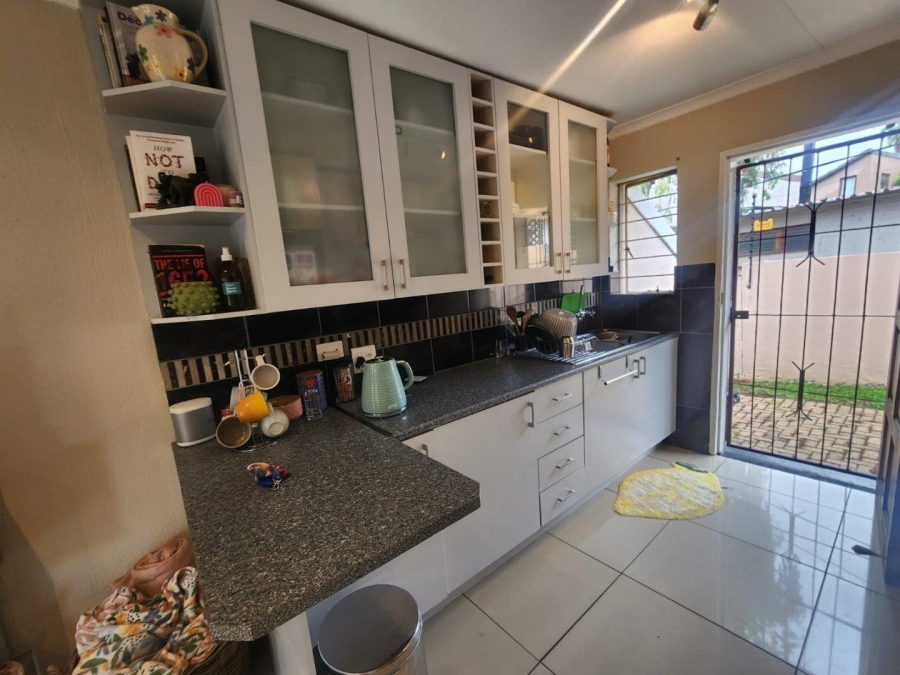 To Let 2 Bedroom Property for Rent in Northwold Gauteng