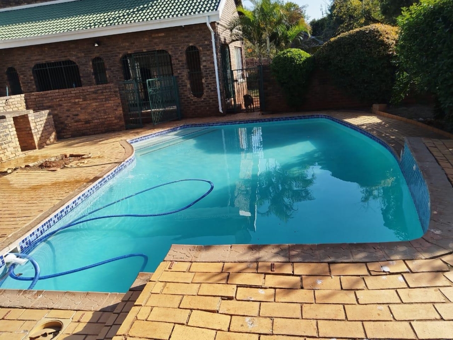 5 Bedroom Property for Sale in Garsfontein Gauteng