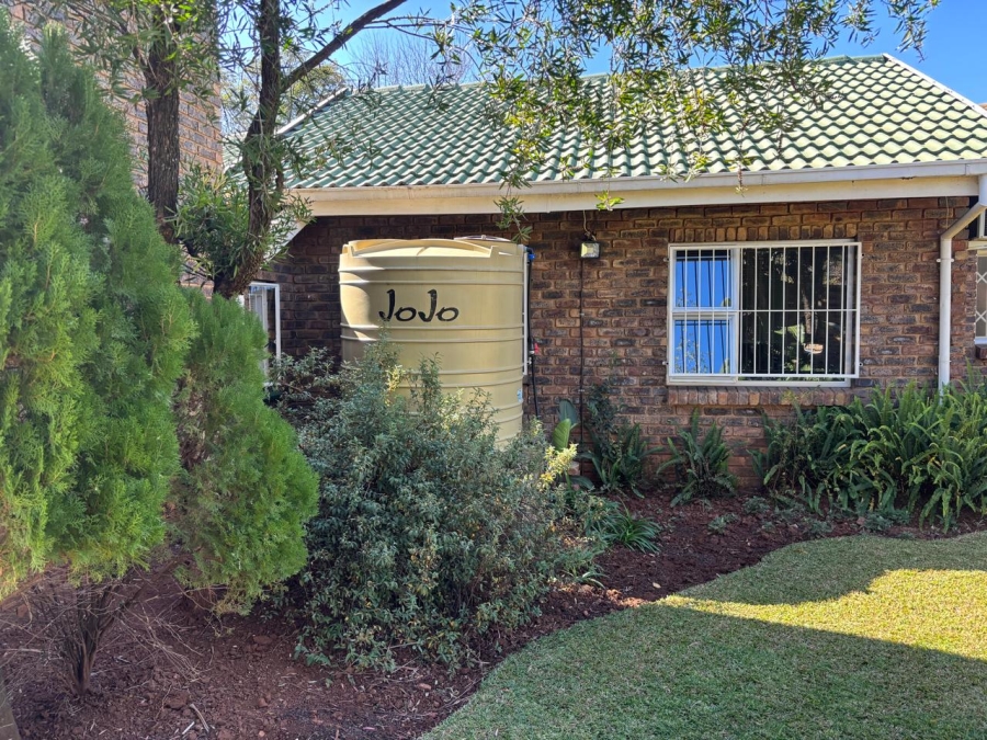 5 Bedroom Property for Sale in Garsfontein Gauteng