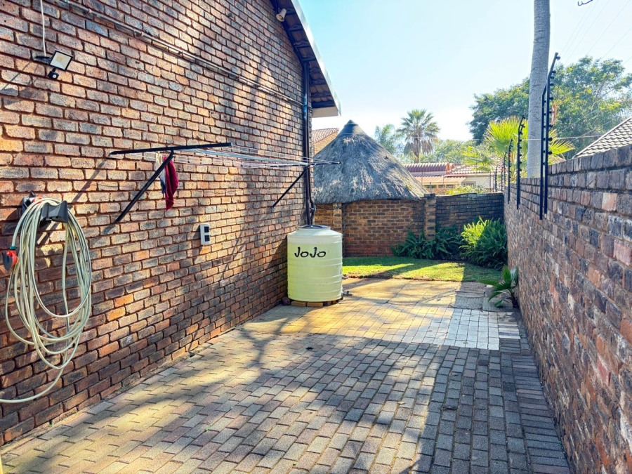5 Bedroom Property for Sale in Garsfontein Gauteng