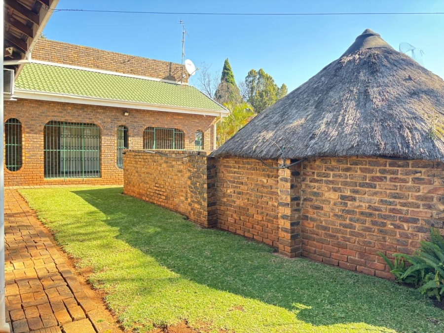 5 Bedroom Property for Sale in Garsfontein Gauteng