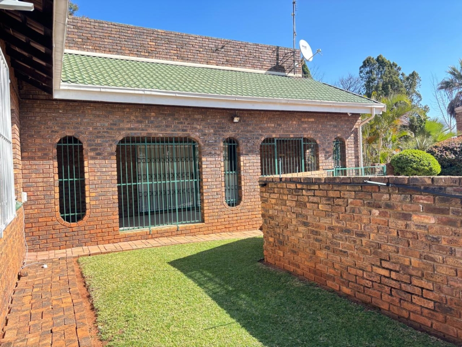 5 Bedroom Property for Sale in Garsfontein Gauteng