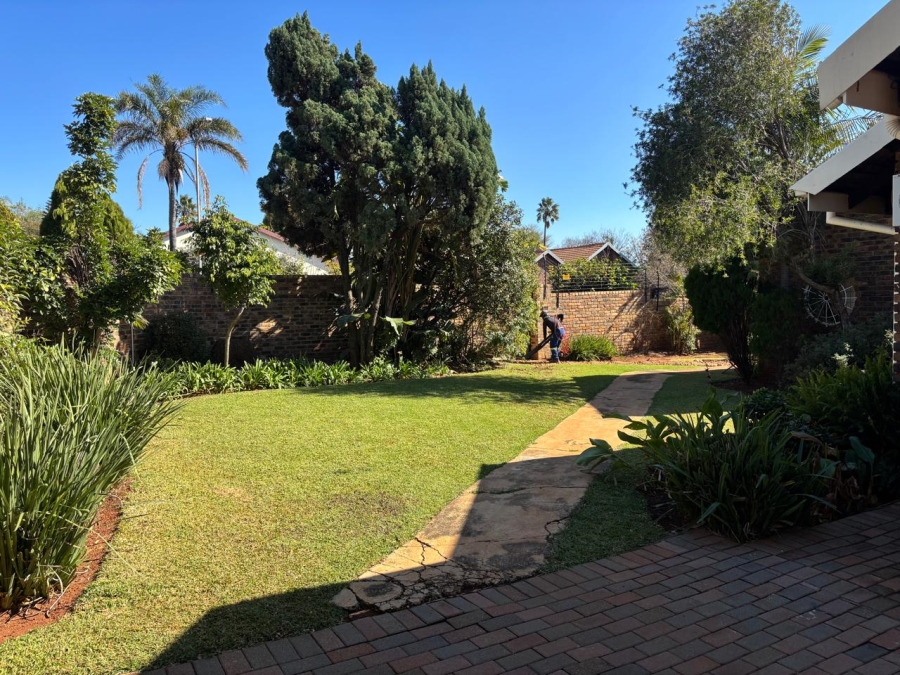 5 Bedroom Property for Sale in Garsfontein Gauteng