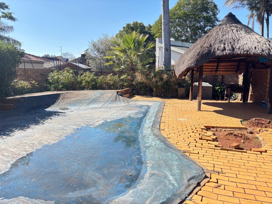 5 Bedroom Property for Sale in Garsfontein Gauteng