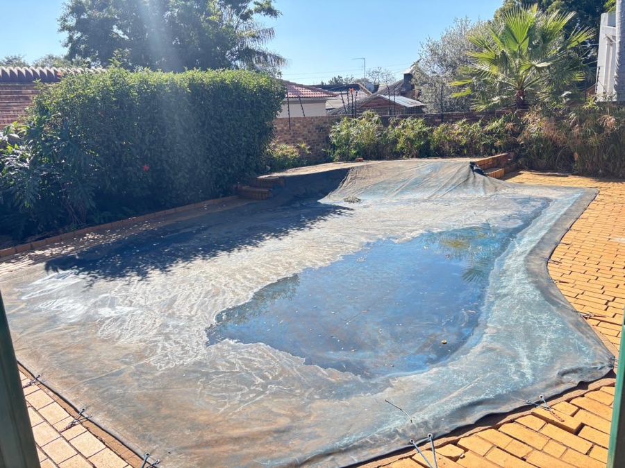 5 Bedroom Property for Sale in Garsfontein Gauteng