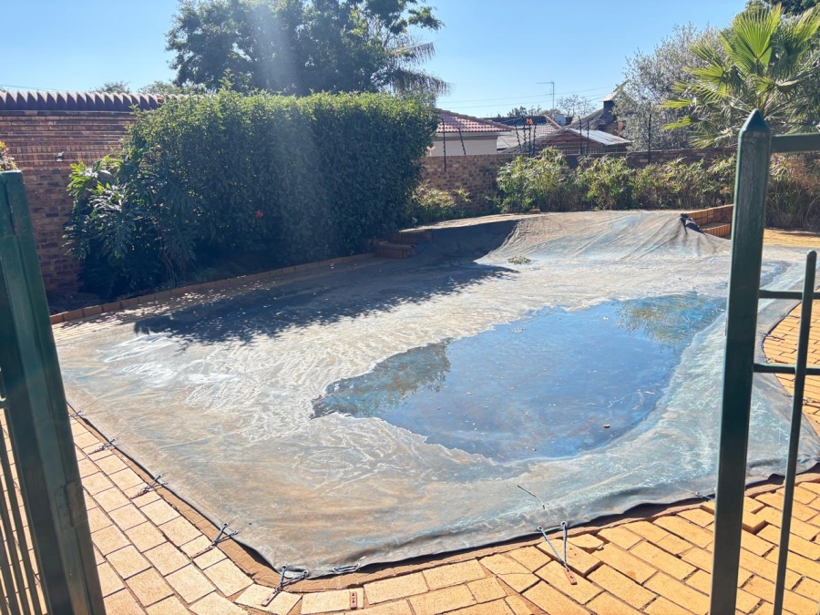 5 Bedroom Property for Sale in Garsfontein Gauteng