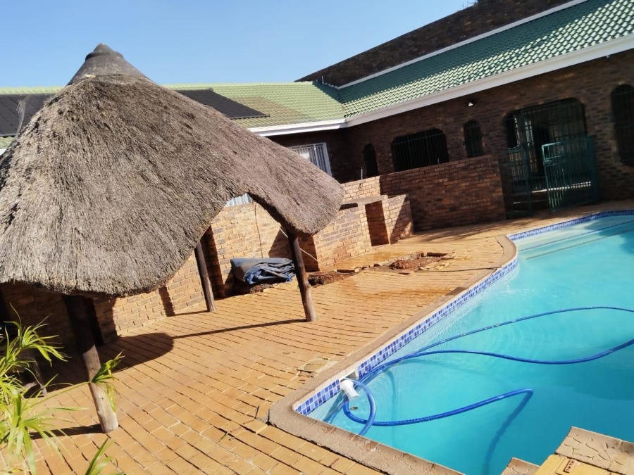 5 Bedroom Property for Sale in Garsfontein Gauteng