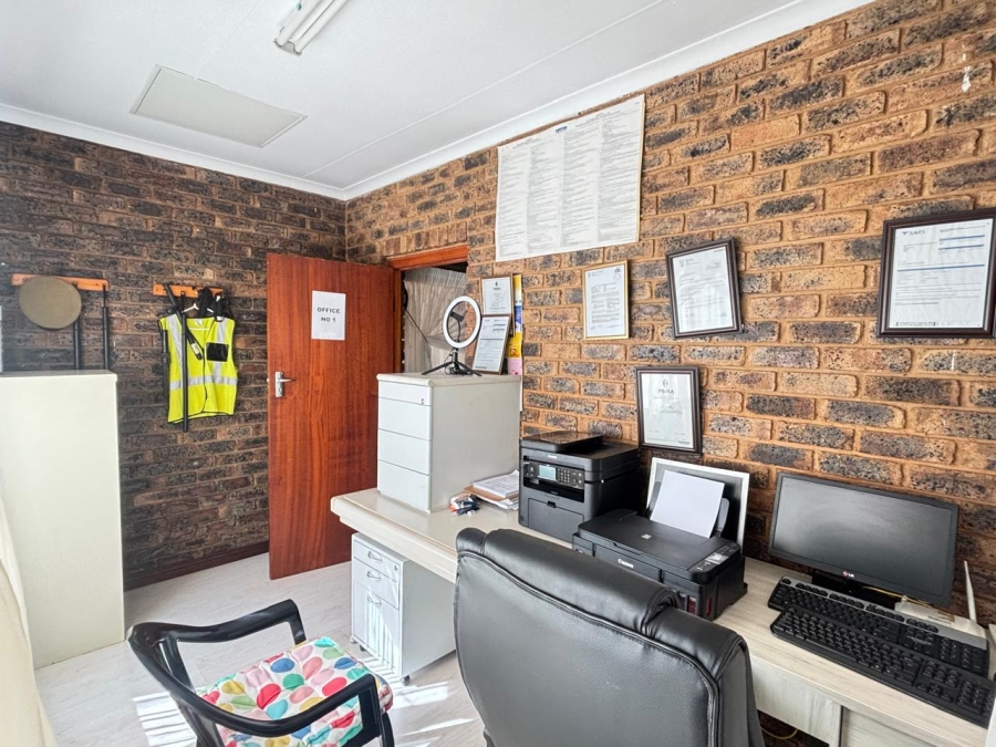 5 Bedroom Property for Sale in Garsfontein Gauteng