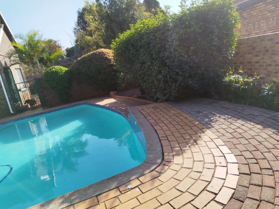 5 Bedroom Property for Sale in Garsfontein Gauteng