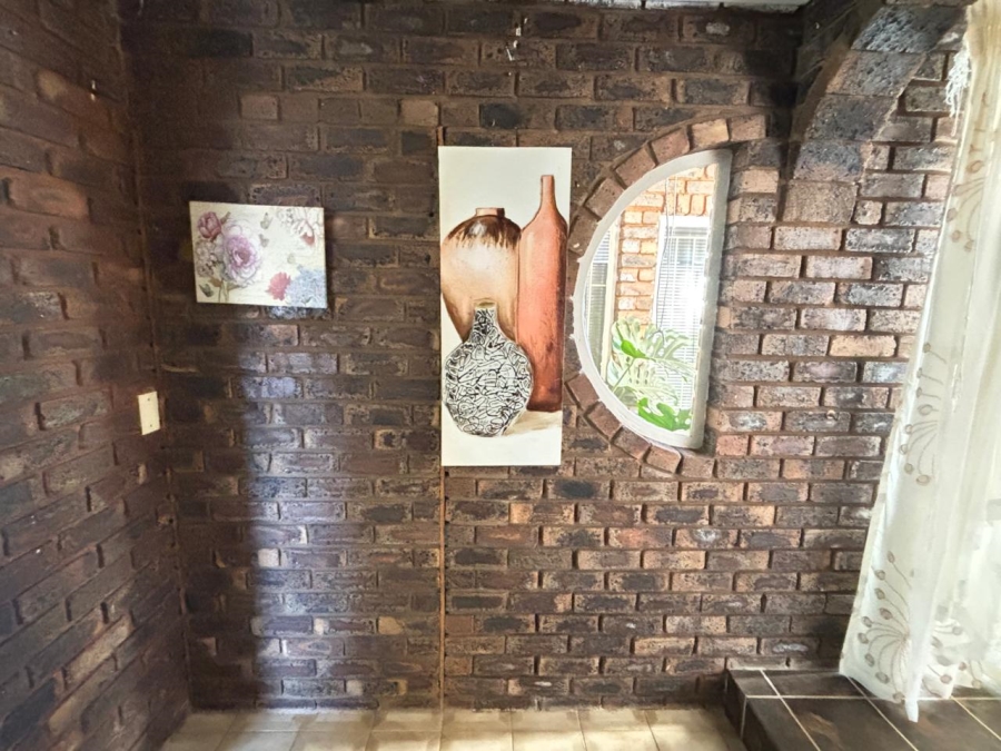 5 Bedroom Property for Sale in Garsfontein Gauteng