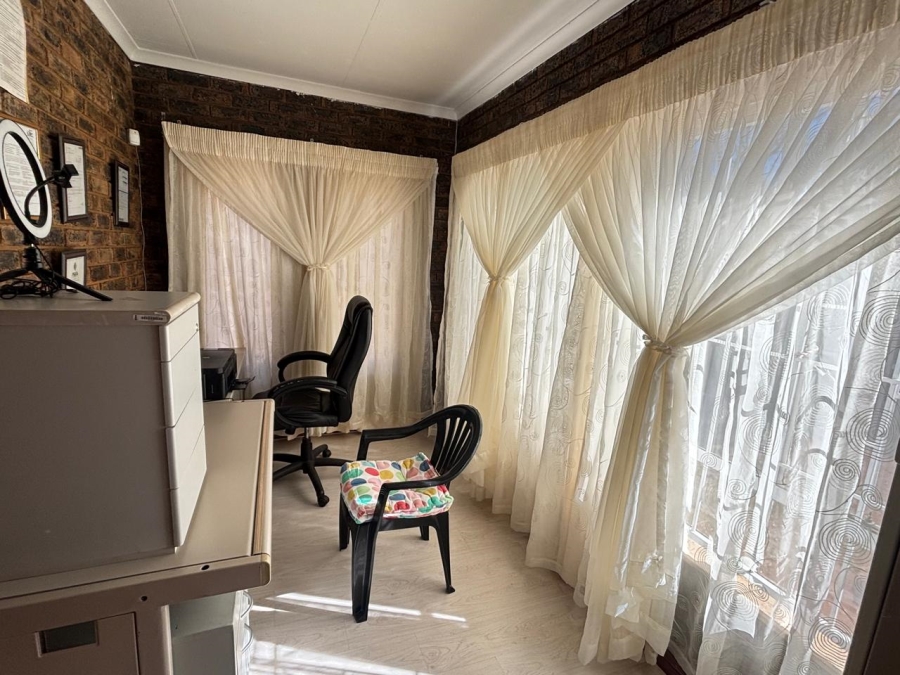 5 Bedroom Property for Sale in Garsfontein Gauteng