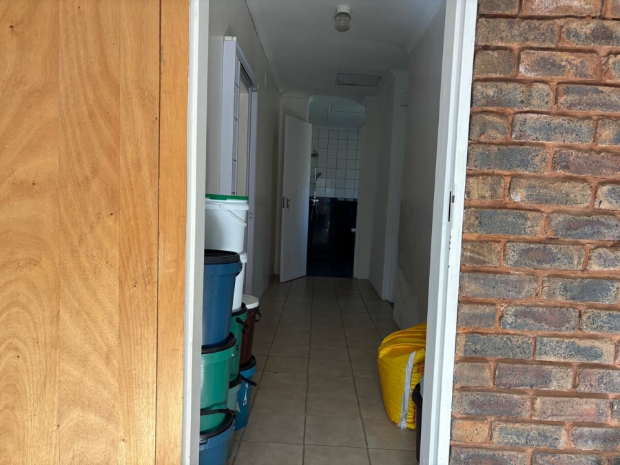 5 Bedroom Property for Sale in Garsfontein Gauteng