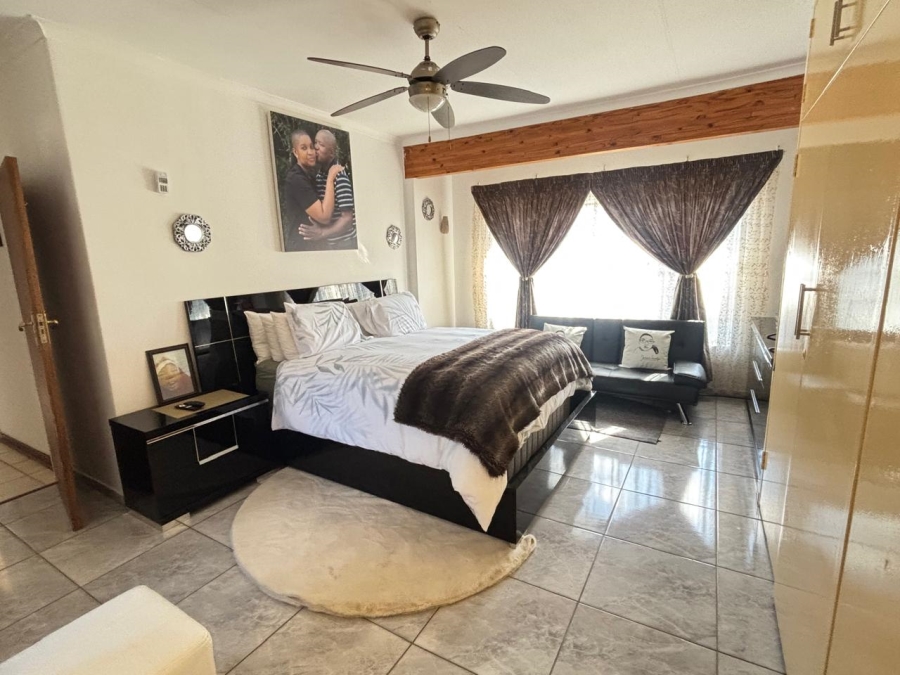 5 Bedroom Property for Sale in Garsfontein Gauteng