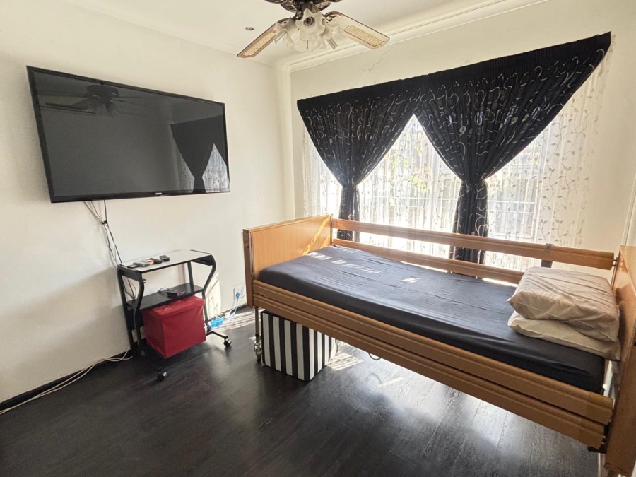 5 Bedroom Property for Sale in Garsfontein Gauteng