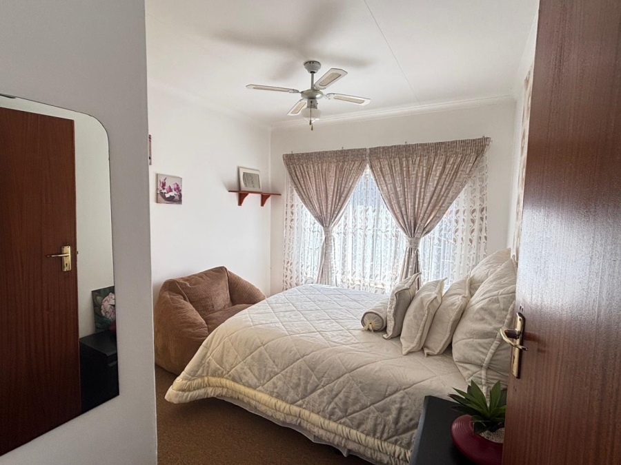5 Bedroom Property for Sale in Garsfontein Gauteng
