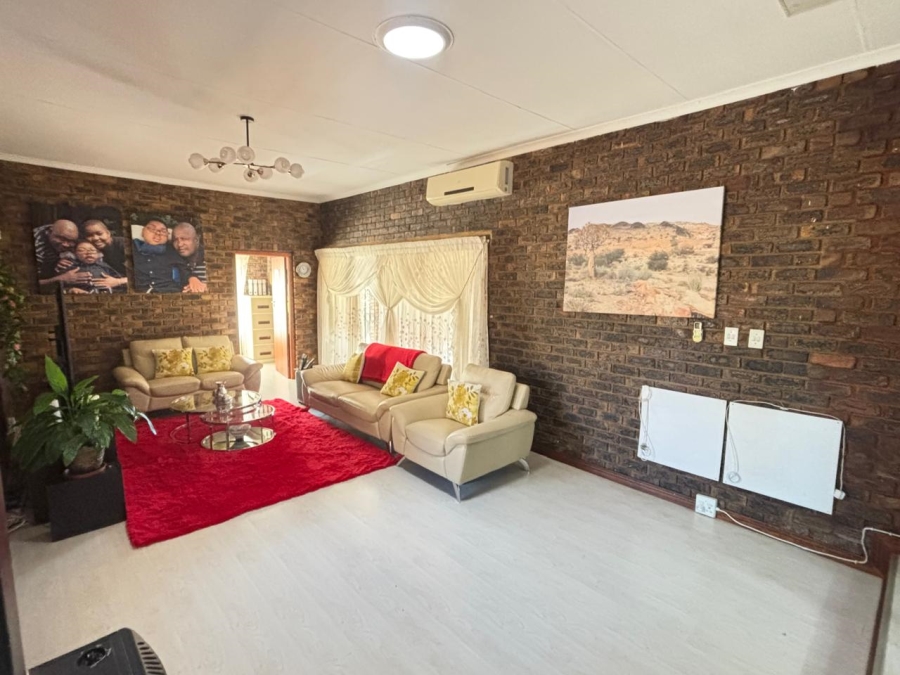 5 Bedroom Property for Sale in Garsfontein Gauteng