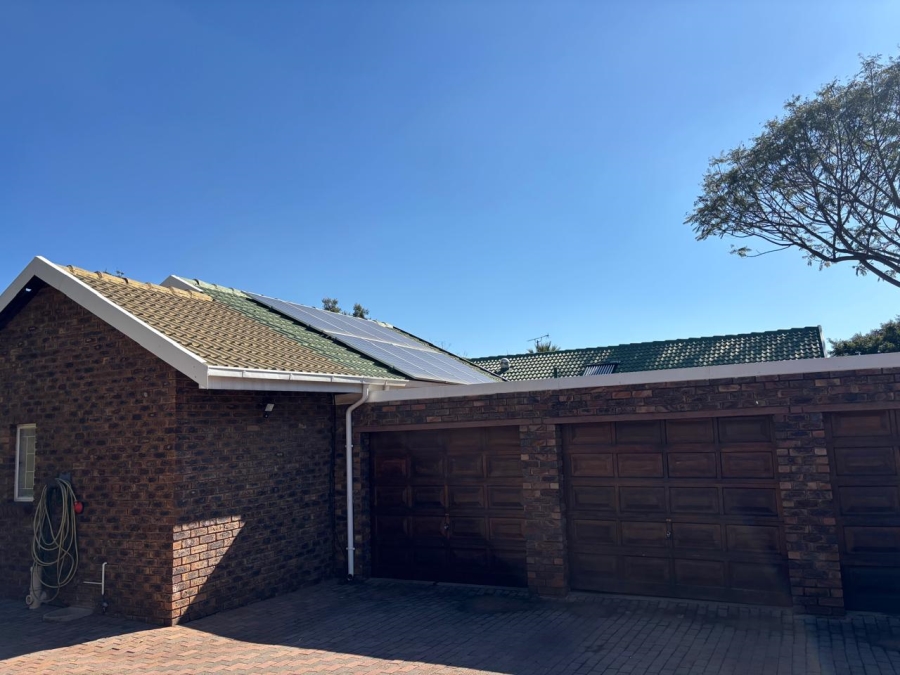 5 Bedroom Property for Sale in Garsfontein Gauteng