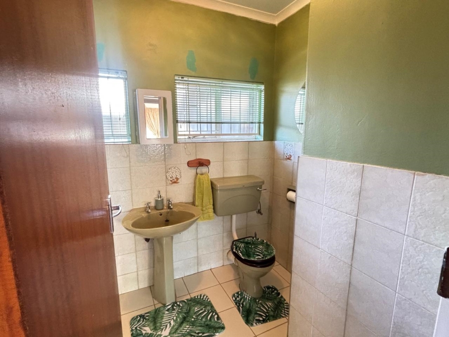 5 Bedroom Property for Sale in Garsfontein Gauteng