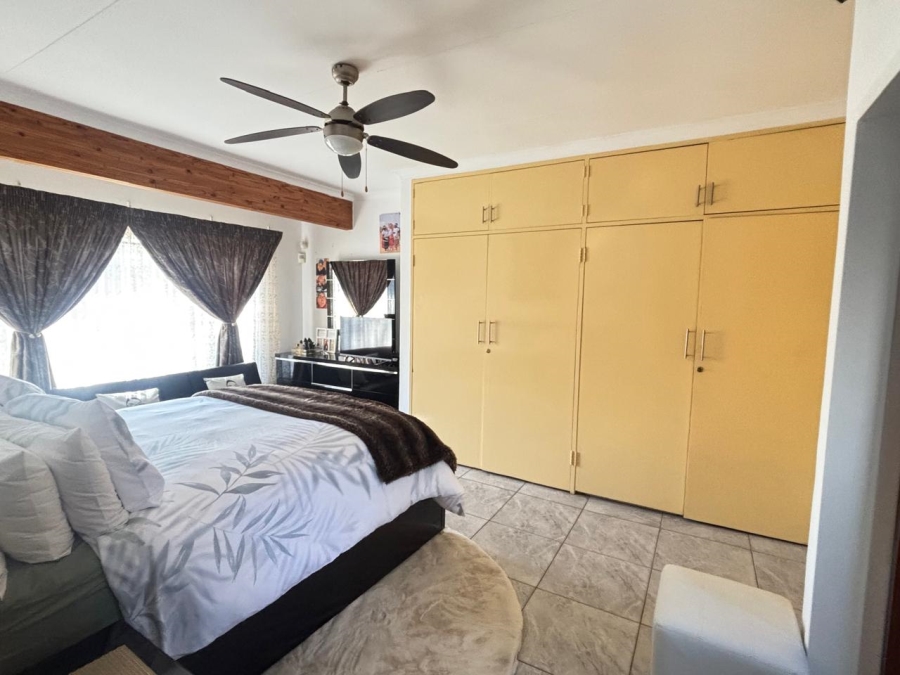 5 Bedroom Property for Sale in Garsfontein Gauteng