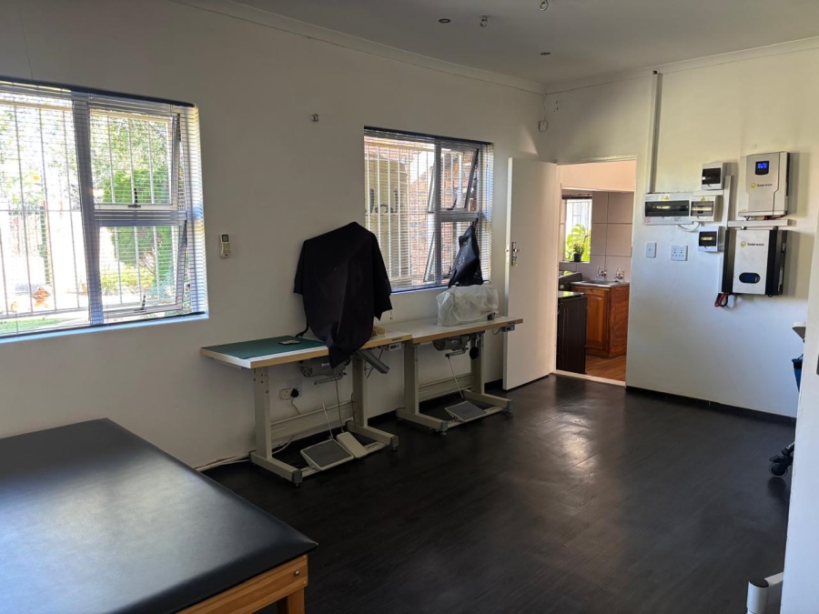 5 Bedroom Property for Sale in Garsfontein Gauteng