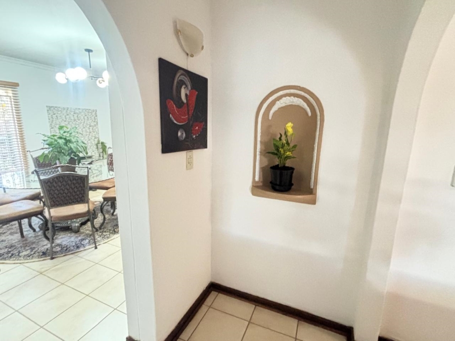 5 Bedroom Property for Sale in Garsfontein Gauteng