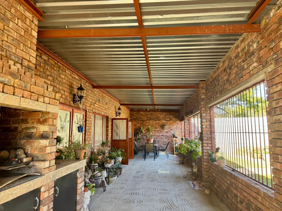 5 Bedroom Property for Sale in Pretoria North Gauteng