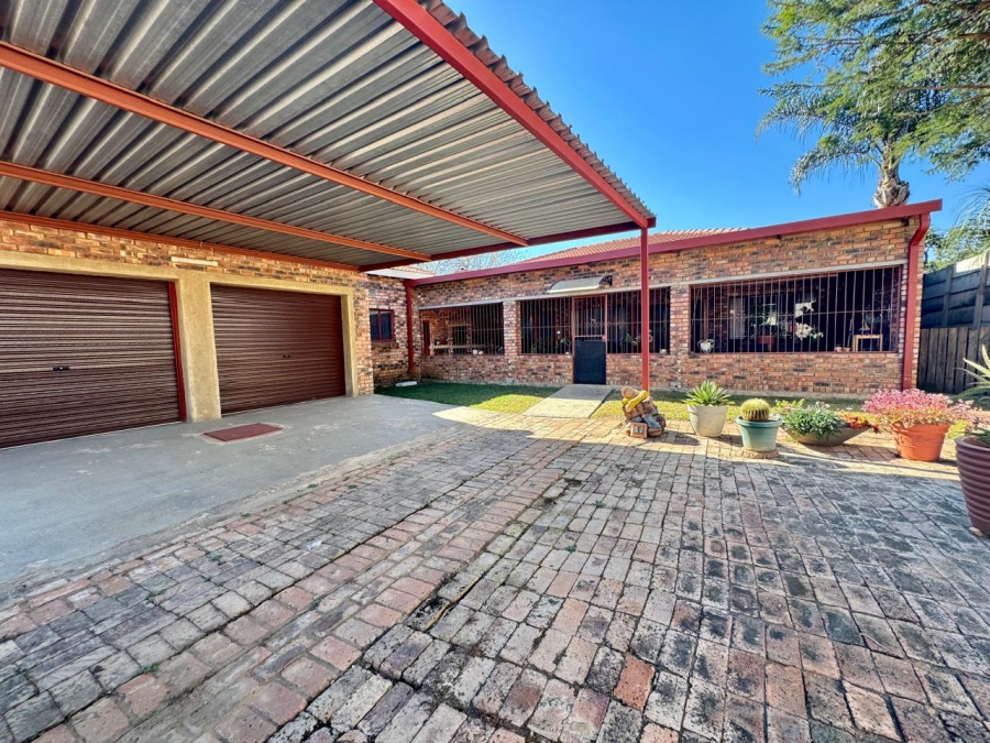 5 Bedroom Property for Sale in Pretoria North Gauteng