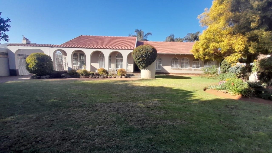 3 Bedroom Property for Sale in Glen Marais Gauteng