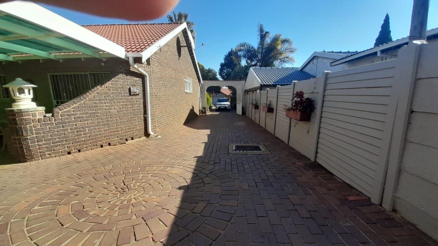 3 Bedroom Property for Sale in Glen Marais Gauteng