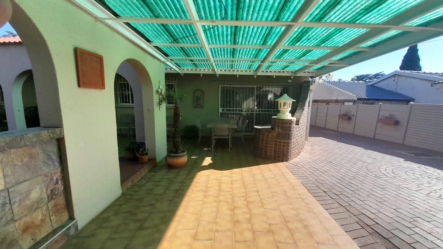 3 Bedroom Property for Sale in Glen Marais Gauteng