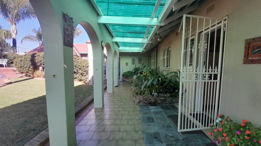 3 Bedroom Property for Sale in Glen Marais Gauteng