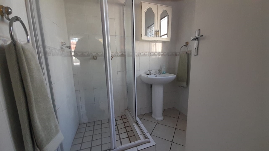 3 Bedroom Property for Sale in Glen Marais Gauteng