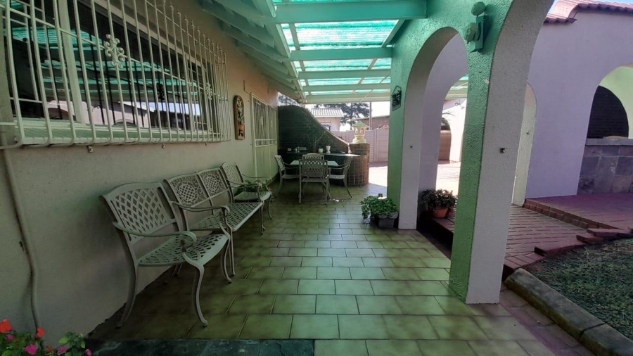 3 Bedroom Property for Sale in Glen Marais Gauteng