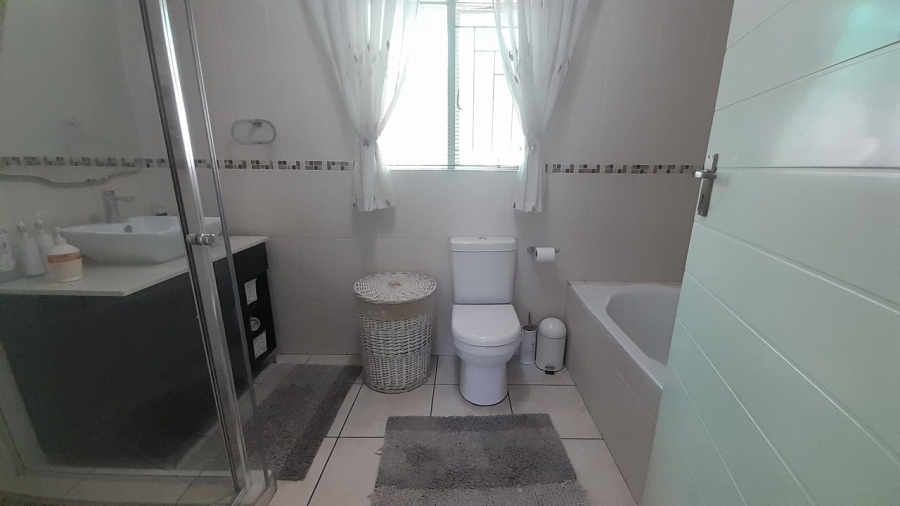 3 Bedroom Property for Sale in Glen Marais Gauteng