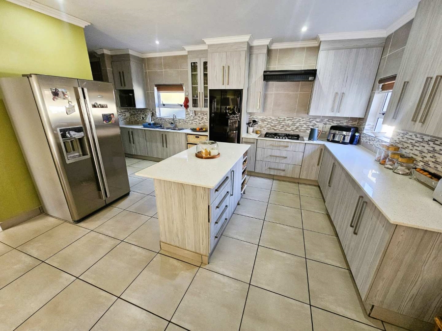 4 Bedroom Property for Sale in Baileys Muckleneuk Gauteng
