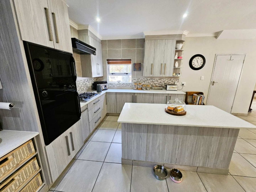 4 Bedroom Property for Sale in Baileys Muckleneuk Gauteng