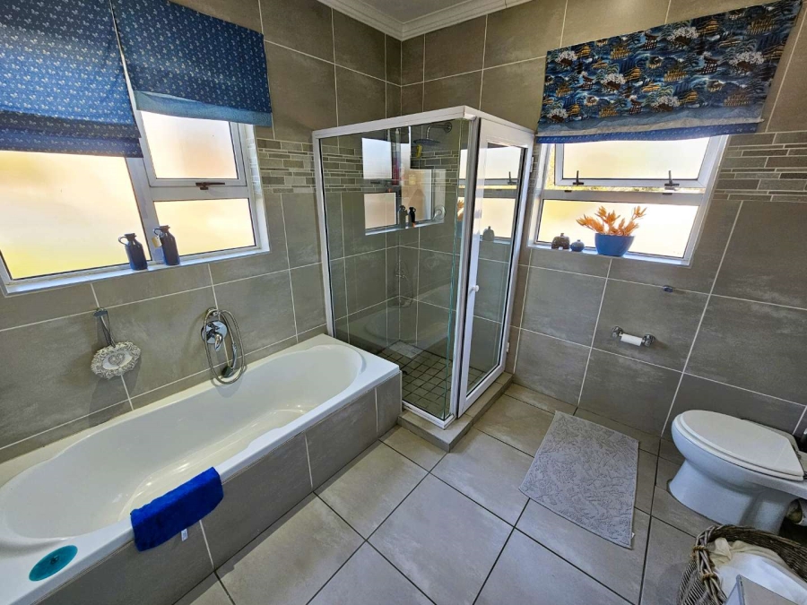 4 Bedroom Property for Sale in Baileys Muckleneuk Gauteng