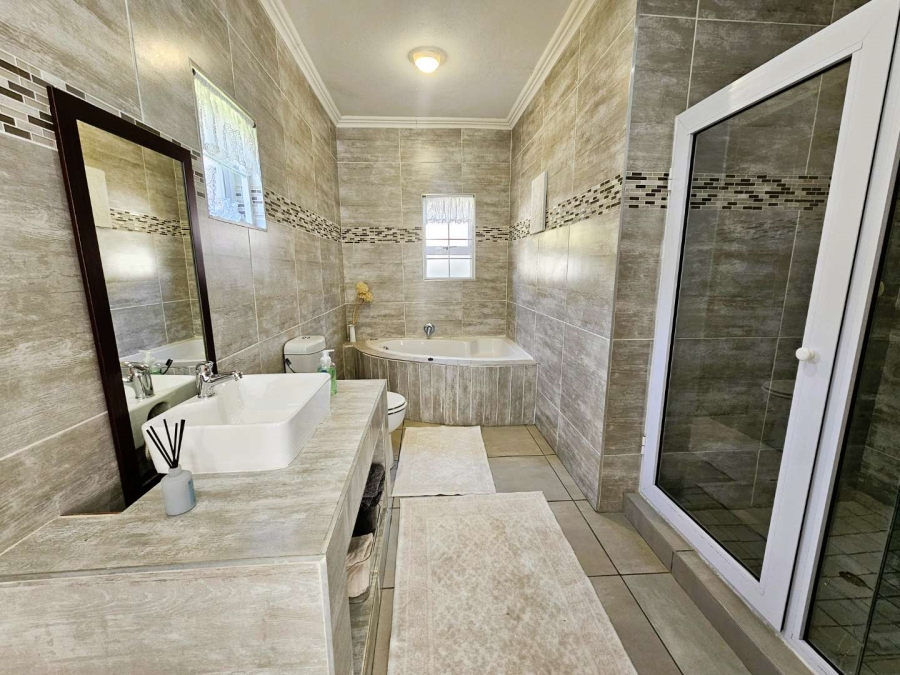 4 Bedroom Property for Sale in Baileys Muckleneuk Gauteng