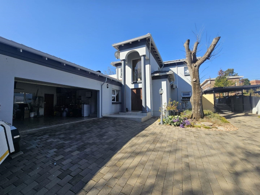 4 Bedroom Property for Sale in Baileys Muckleneuk Gauteng