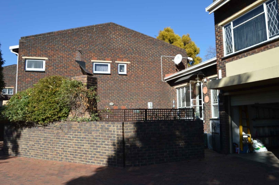 3 Bedroom Property for Sale in Brackenhurst Gauteng