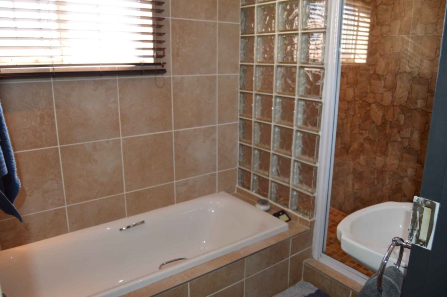 3 Bedroom Property for Sale in Brackenhurst Gauteng